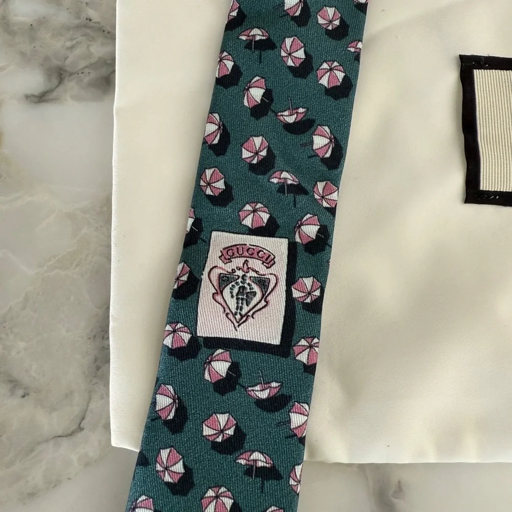 Gucci Necktie Tie 100% Silk Green Umbrella Pattern 3.2 inches New